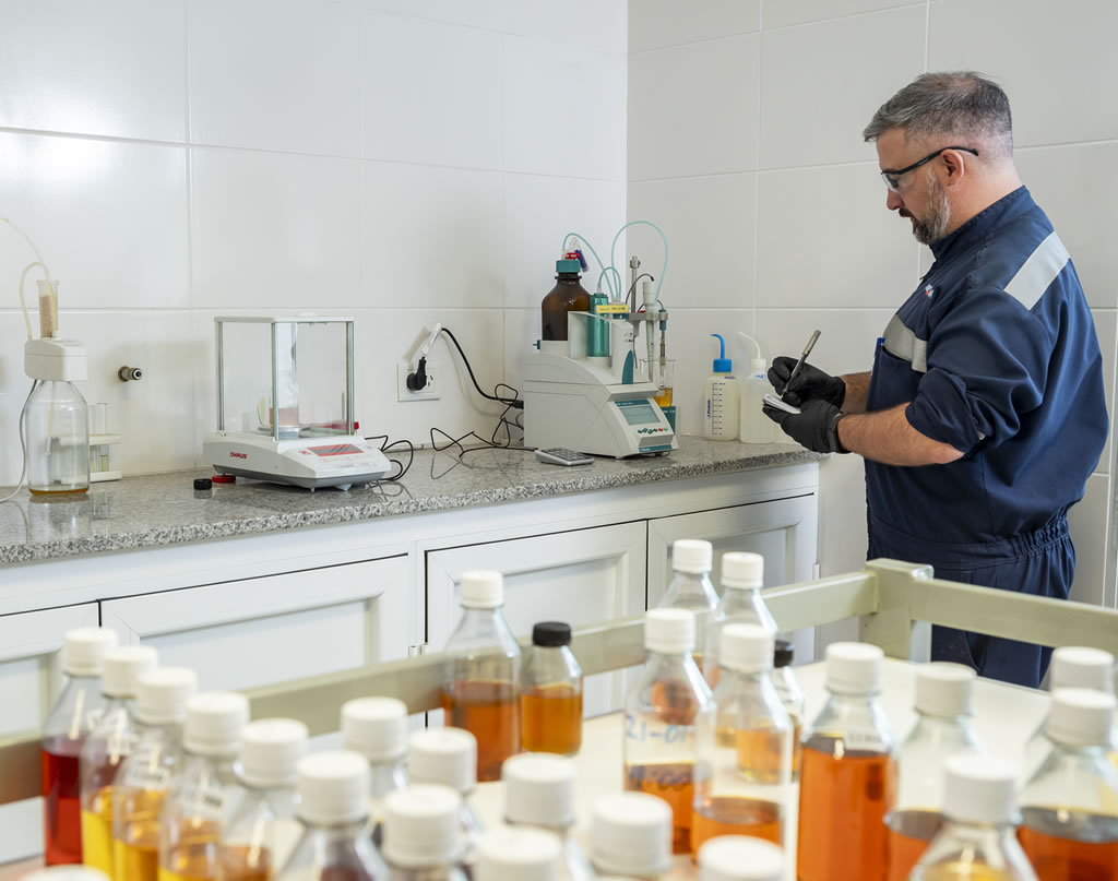 Laboratorio de Análisis de Aceites Lubricantes